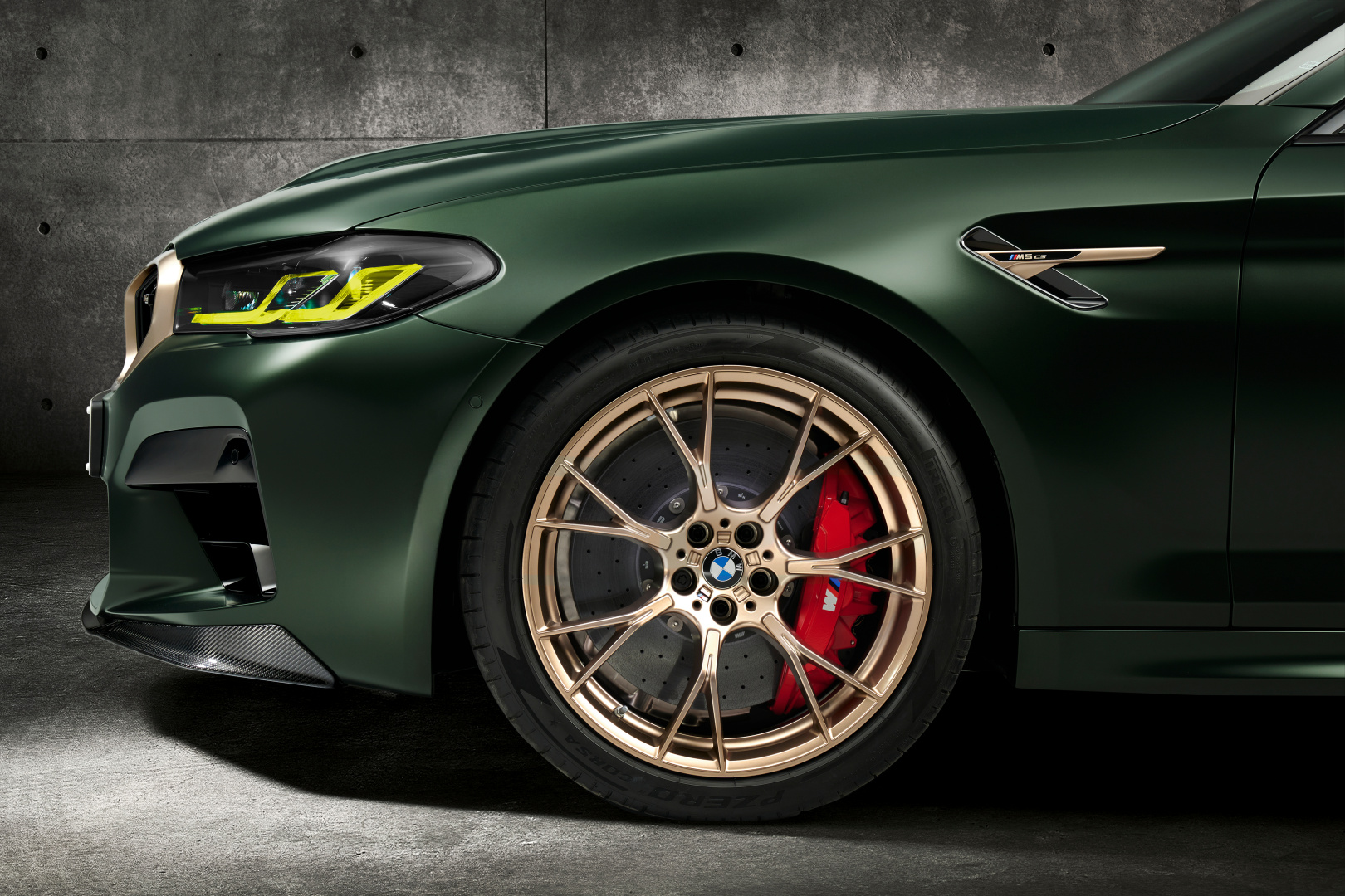 SMALL_P90411351_highRes_the-new-bmw-m5-cs-st
